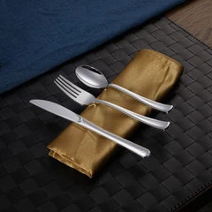 أدوات المائدة البلاستيكية